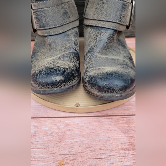 Levity Bonita Boots - Picture 9 of 9